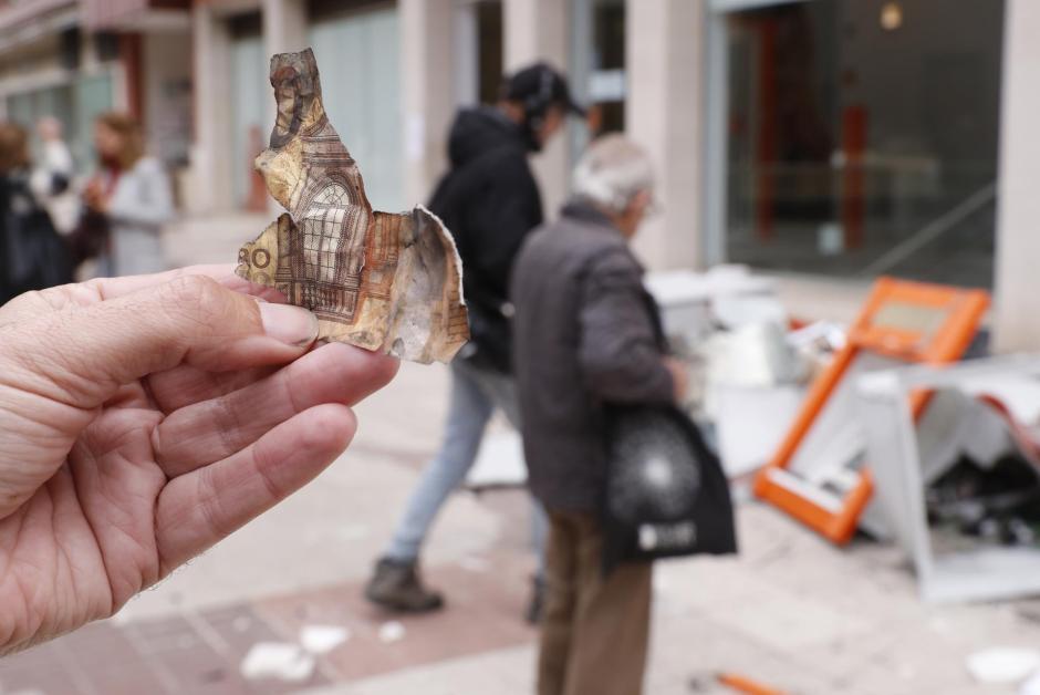 Imagen de uno de los billetes «rescatados» tras la explosión