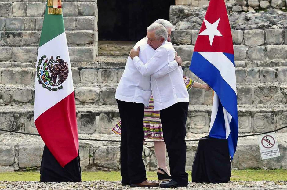Handout picture released by the Mexican Presidency showing Mexican President Andres Manuel Lopez Obrador (R) presenting the Mexican Order of the Aztec Eagle to Cuban President Miguel Diaz Canel at the archaeological site Edzná, in Campeche state, Mexico, on February 11, 2023. (Photo by Handout / Mexican Presidency / AFP) / RESTRICTED TO EDITORIAL USE - MANDATORY CREDIT "AFP PHOTO / MEXICO'S PRESIDENCY PRESS OFFICE" - NO MARKETING NO ADVERTISING CAMPAIGNS - DISTRIBUTED AS A SERVICE TO CLIENTS