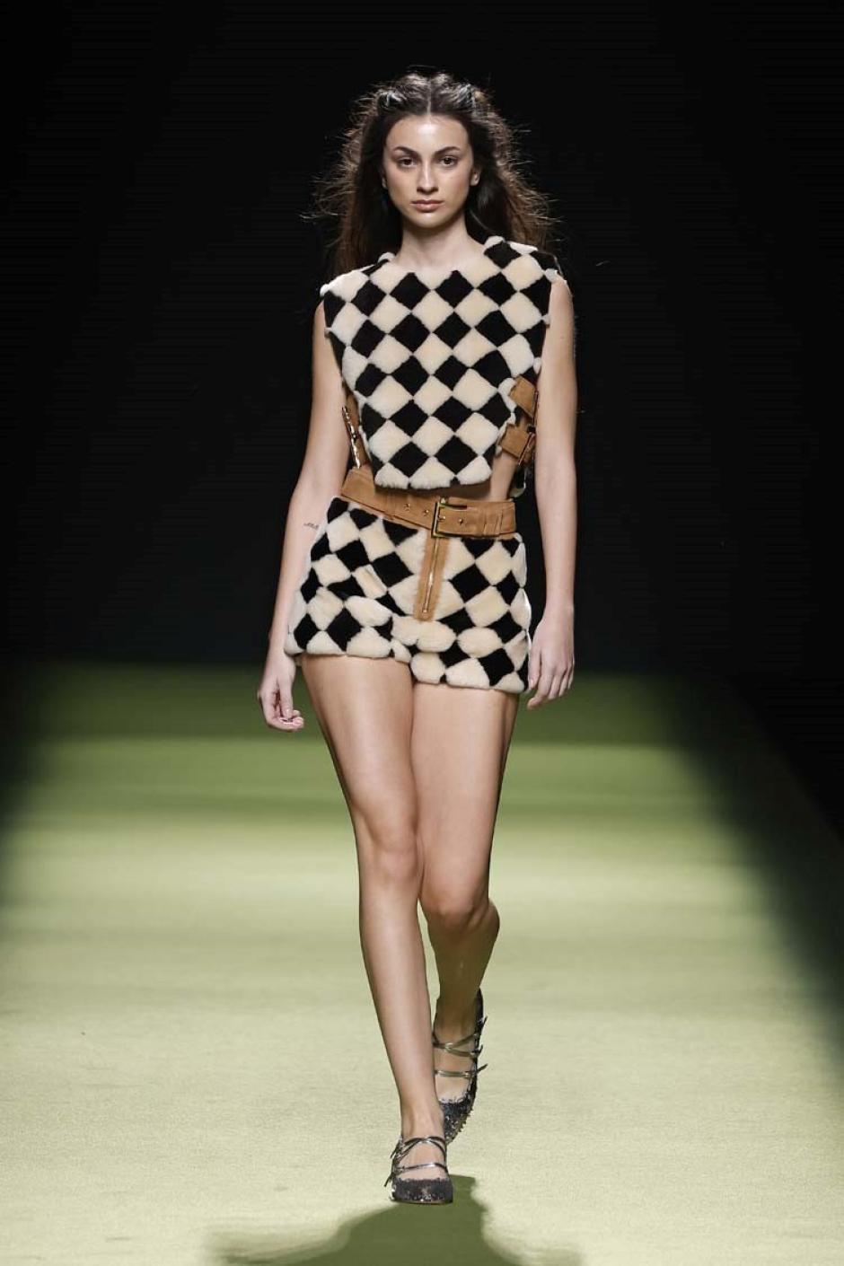 Otra imagen de la colección de Teresa Helbig mostrada en la Semana de la Moda de Madrid