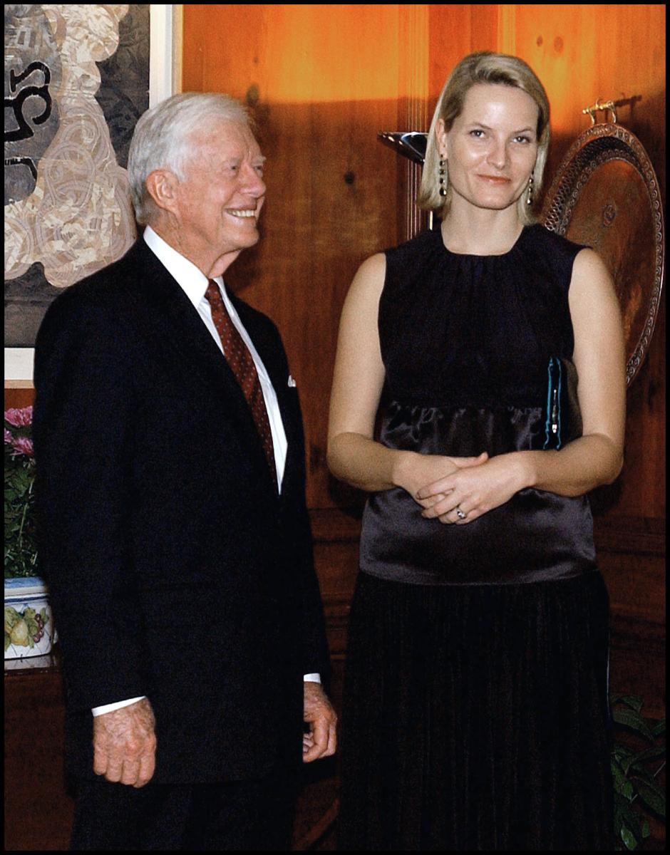 Jimmy Carter junto a la princesa Mette Marit de Noruega durante los actos de entrega de los premios Nobel