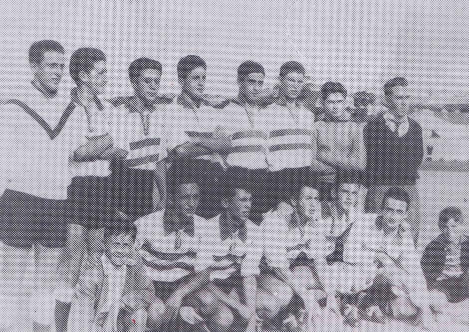 Once del juvenil del Victoria el 22 de septiembre de 1957. El tercero por la fila de abajo es Amancio