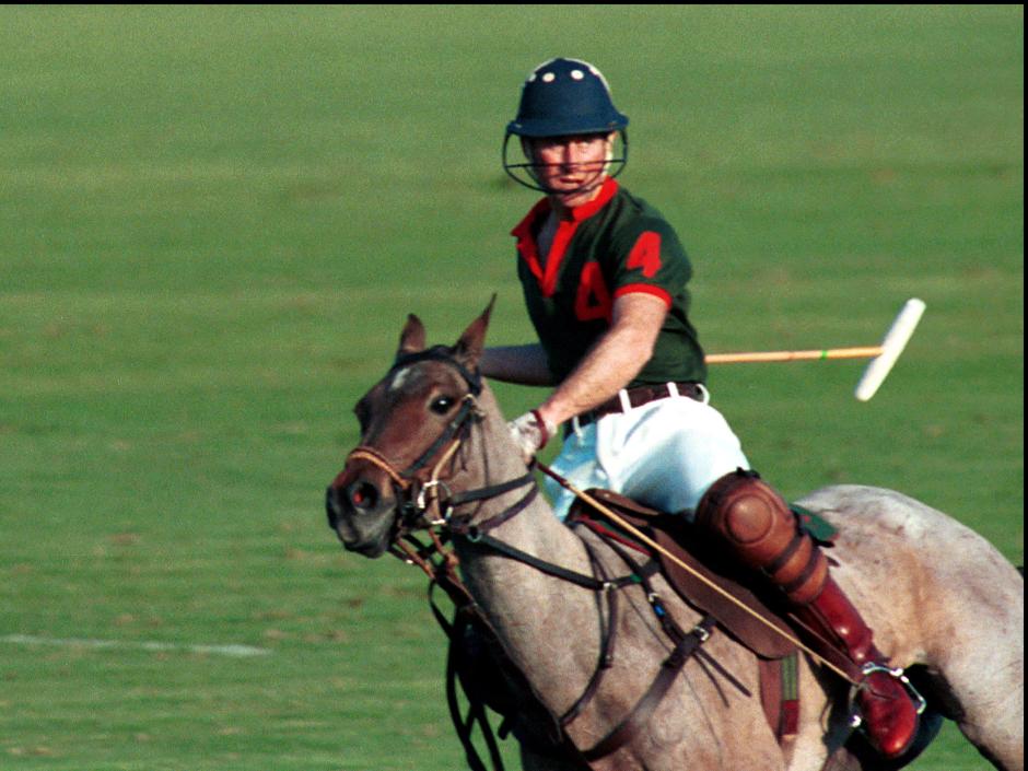 EL PRINCIPE CARLOS DE INGLATERRA JUGANDO AL POLO EN PALM BEACH
Zuma press / Peter Stachiw / ©KORPA
03/08/01 PALM BEACH *** Local Caption *** Aug 03, 2001; Palm Beach, Florida, USA; Photo date unknown. Prince CHARLES playing polo Palm Beach Polo Club, Florida. The Prince was knocked unconscious after being thrown from his pony during a polo match Aug 3rd.
Mandatory Credit: Photo by Peter Stachiw/ZUMA Press.
(©) Copyright 2001 by Peter Stachiw