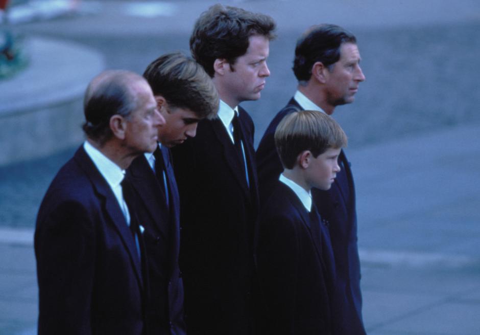 Charles Spencer no se separó de sus sobrinos, Guillermo y Enrique, en el entierro de Diana