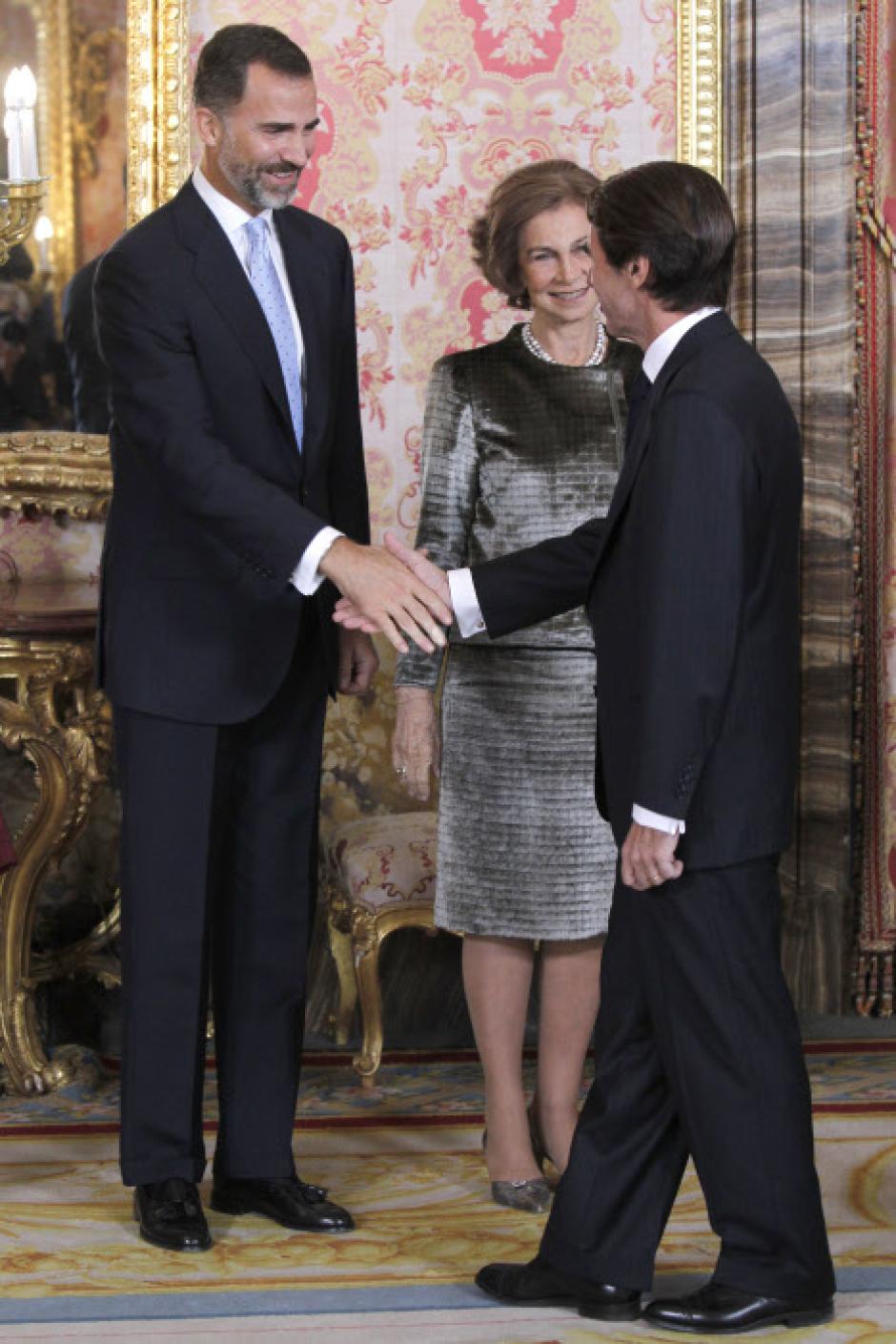 La Reina Sofía, Don Felipe y el expresidente José María Aznar durante una recepción en el Palacio Real