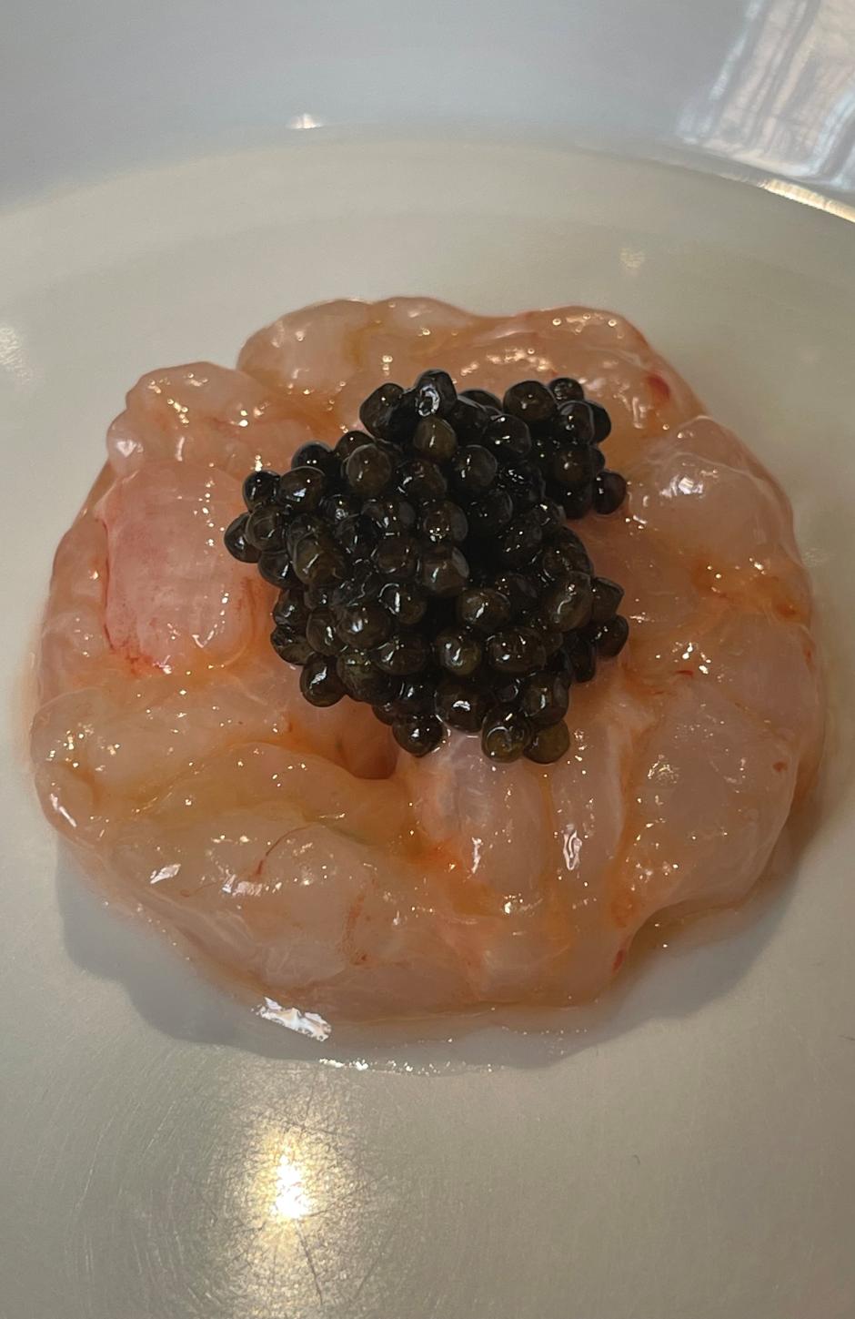 Tartar de gamba blanca y caviar