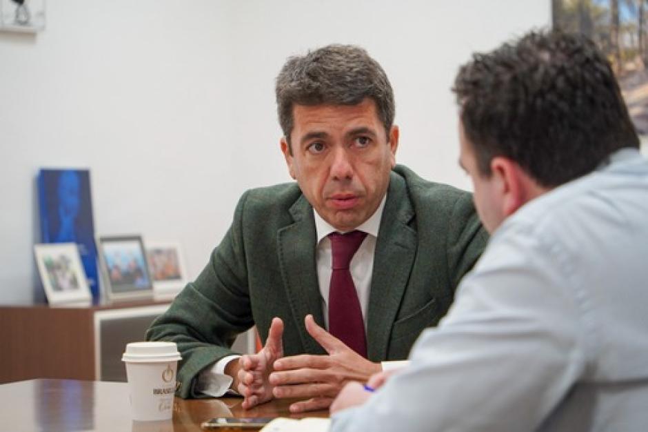 El candidato del PP a la presidencia de la Comunidad Valenciana, Carlos Mazón, durante la entrevista.