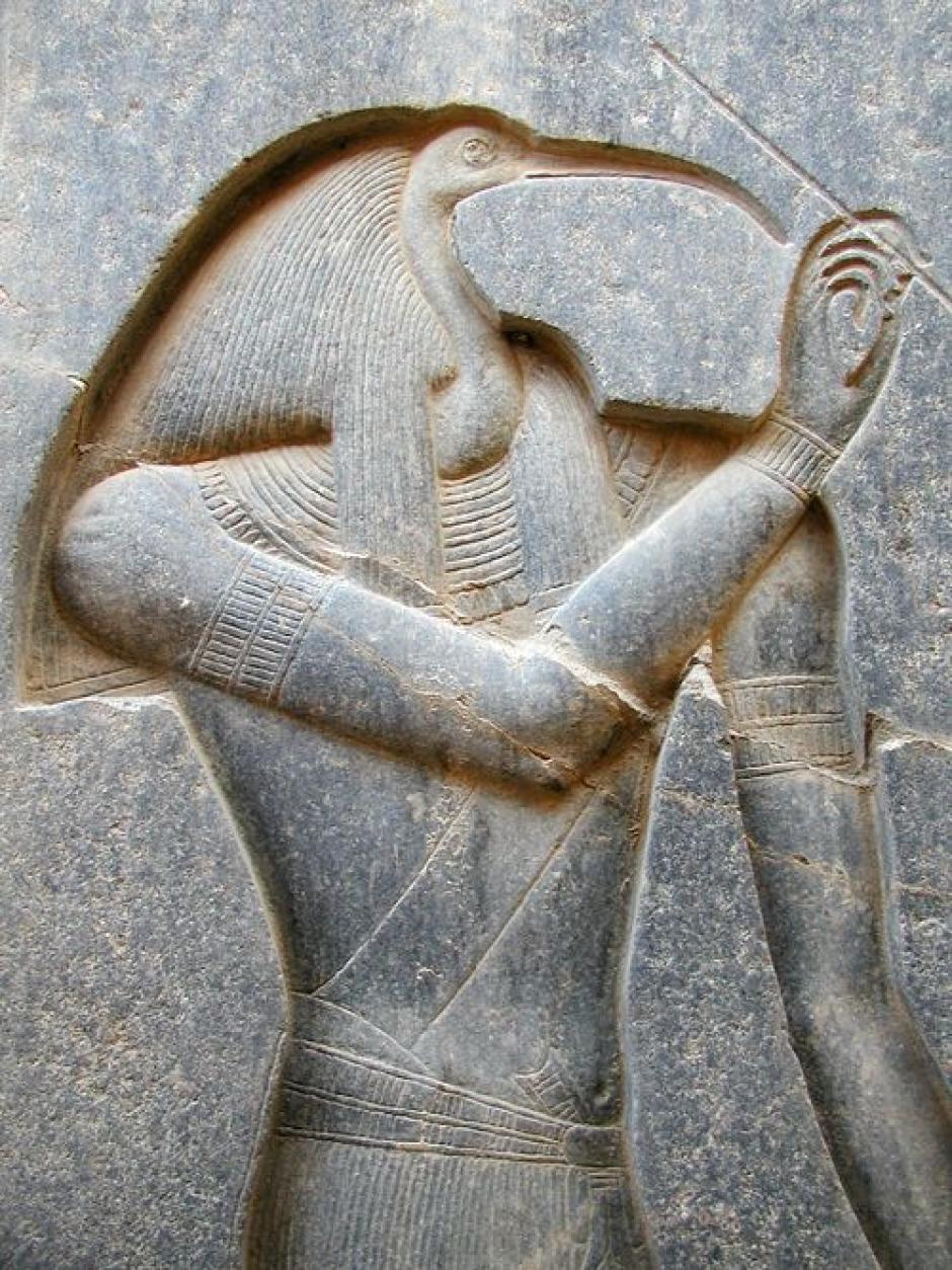 Bajorrelieve de Thot (Dyehuty en egipcio) en el templo de Luxor