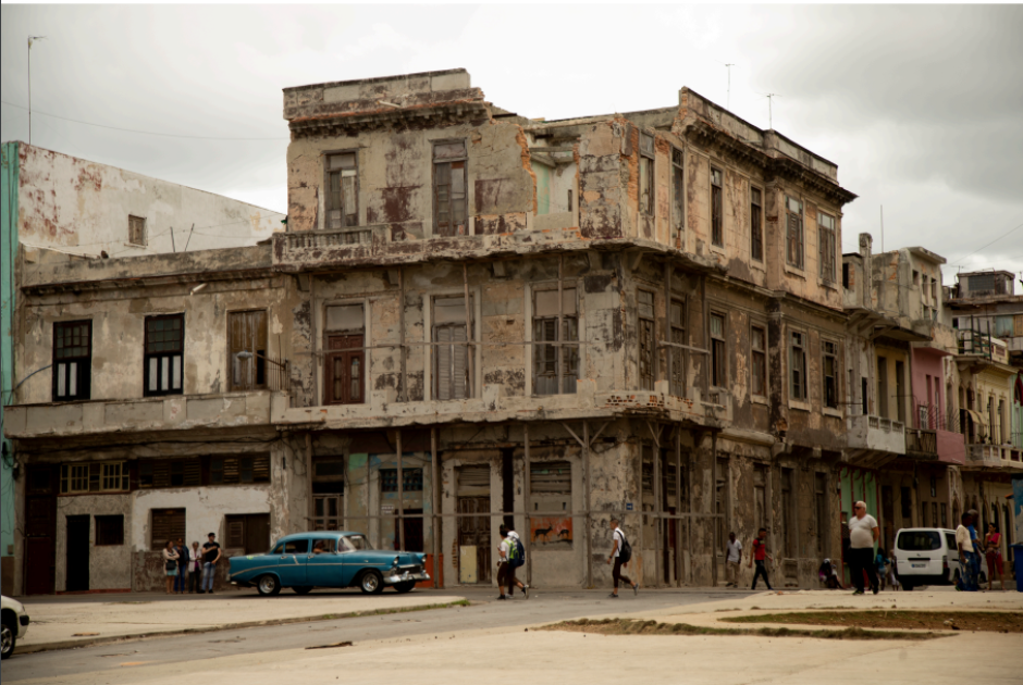 Imagen típica de muchas zonas de La Habana, donde parece haber sufrido un bombardeo