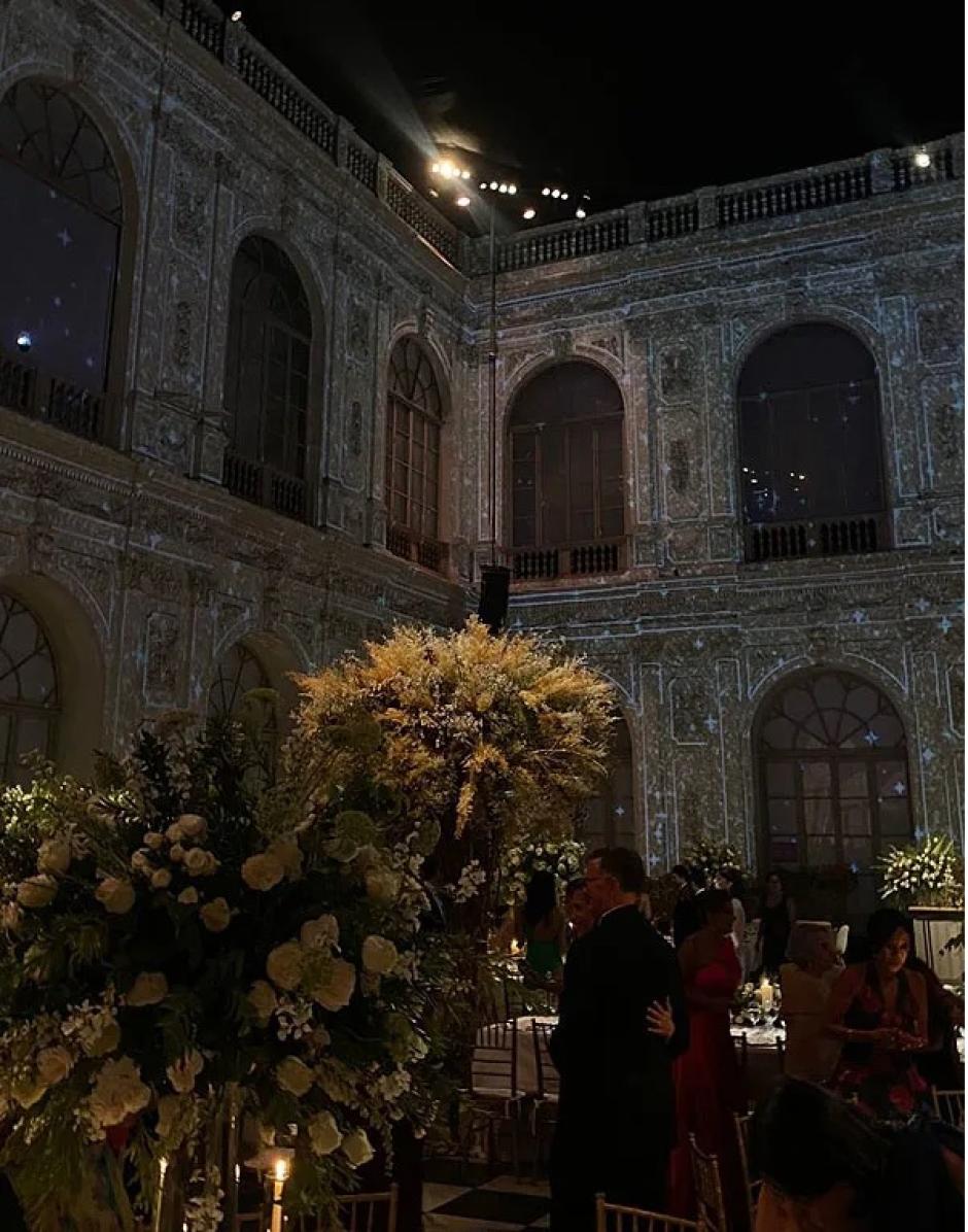 Tras la ceremonia religiosa, los casi 300 invitados se han trasladado al Museo de Arte de Lima para disfrutar de una animada noche de fiesta
