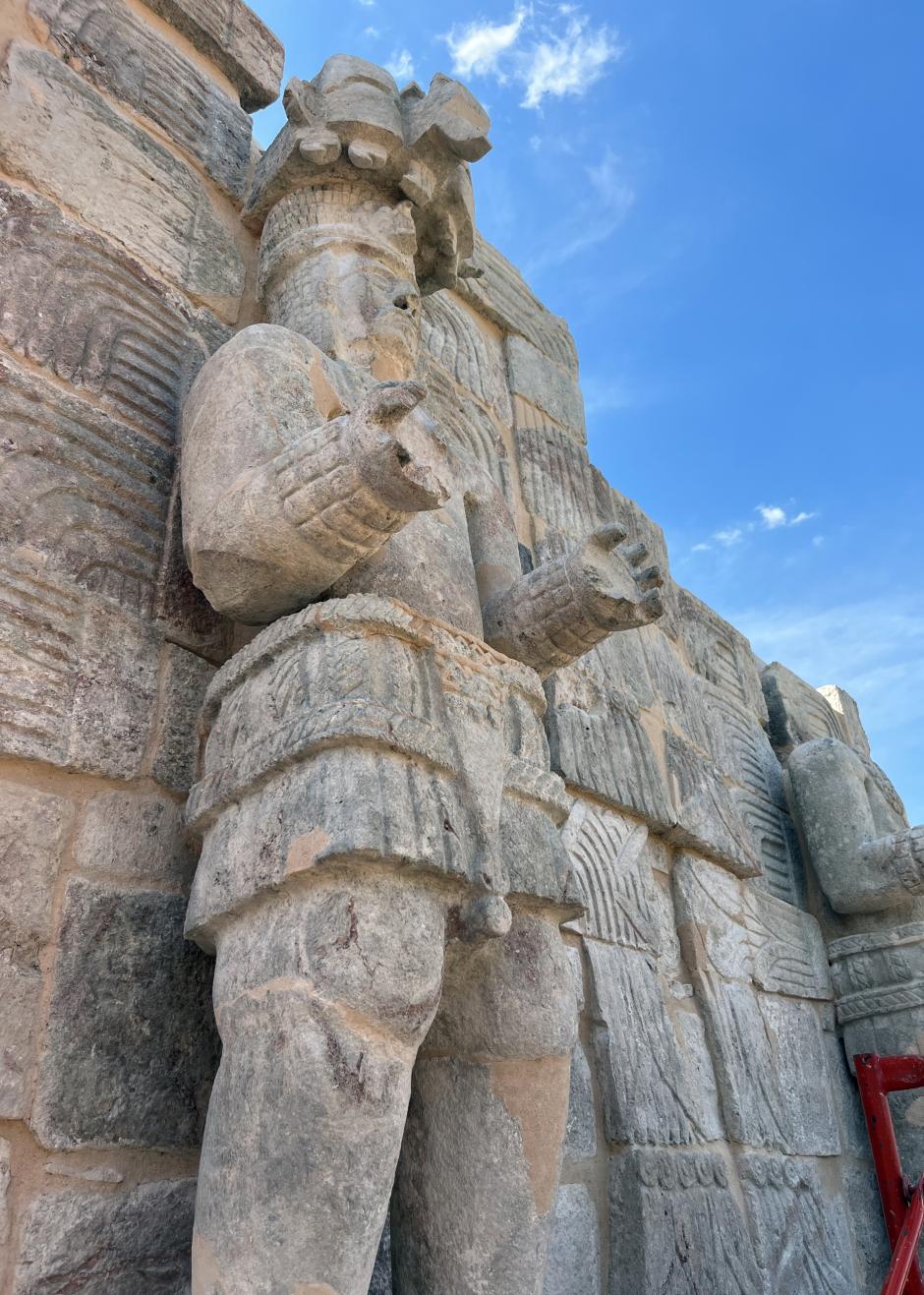 Escultura prehispánica "dignatario" en la zona arqueológica Chaac en Kabah, el 4 de marzo de 2023 en Mérida, estado de Yucatán (México).