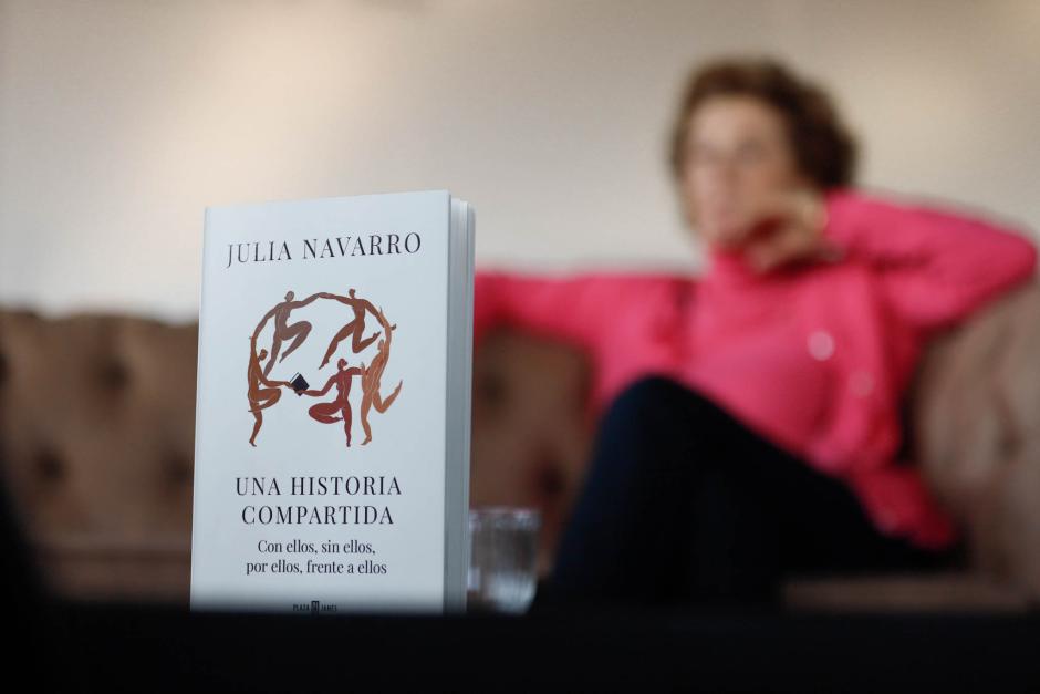 'Una historia compartida' (Plaza y Janés) es el último libro de Julia Navarro