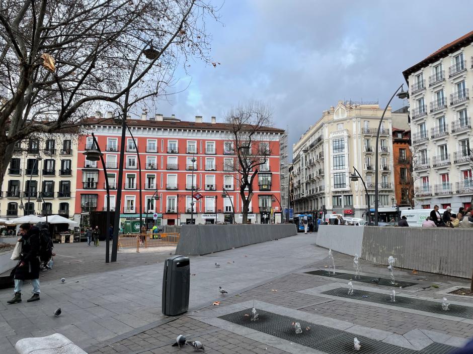 Pequeñas fuentes colocadas en Tirso de Molina