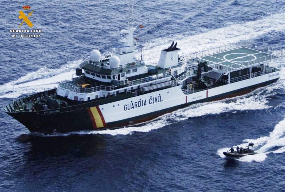 El buque oceánico de la Guardia Civil Río Segura