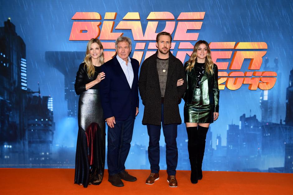 Sylvia Hoeks, Harrison Ford, Ryan Gosling y Ana de Armas en el estreno de Blade Runner 2029