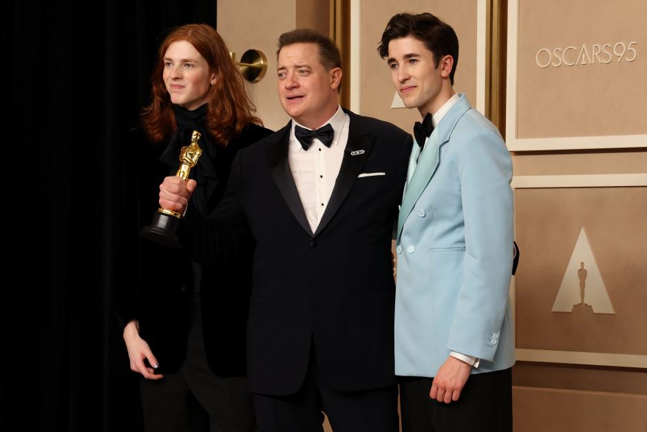 Brendan Fraser acudió a los Oscar con dos de sus hijos