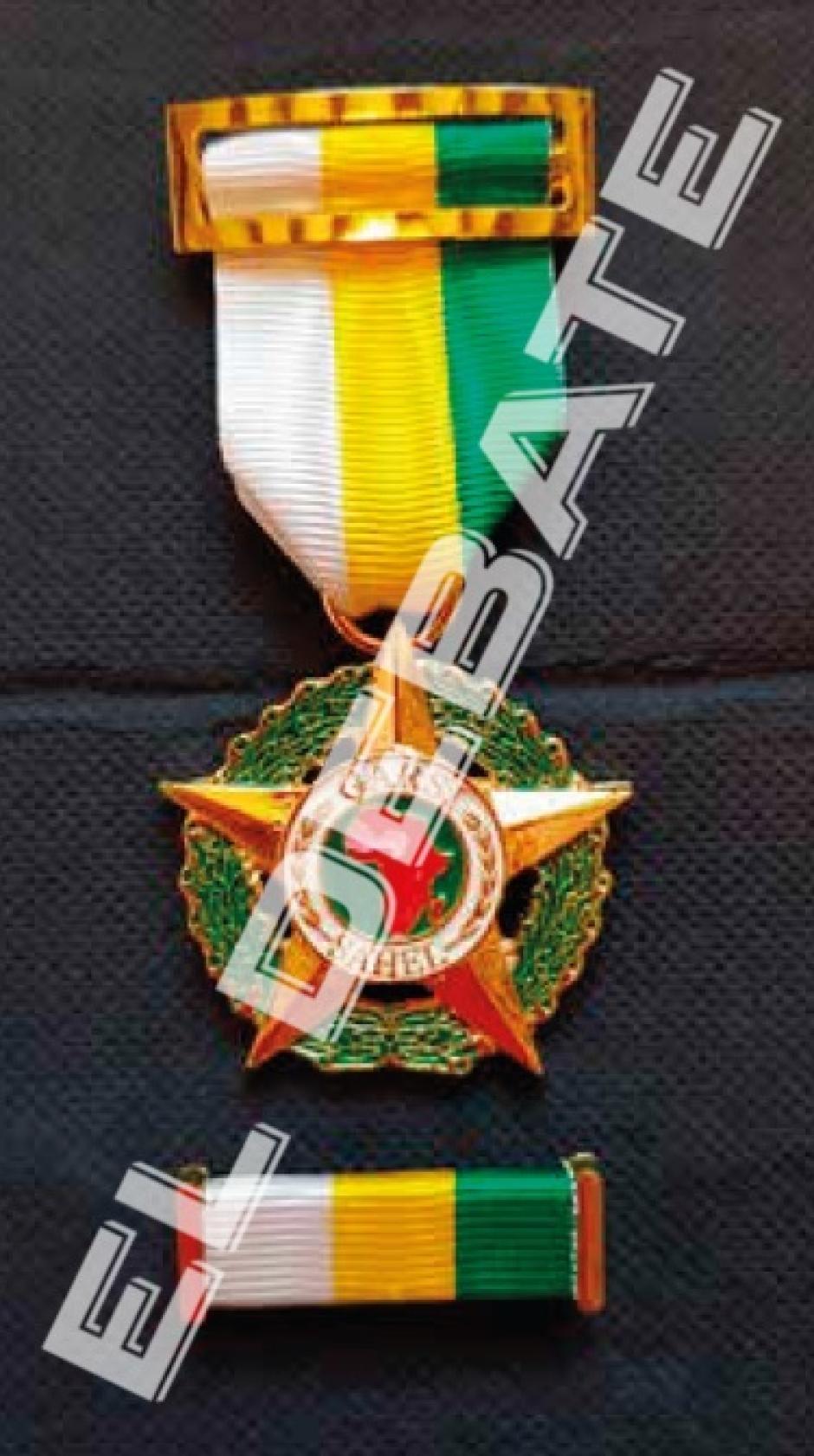 Medalla falsa del Sahel creada por el general Espinosa