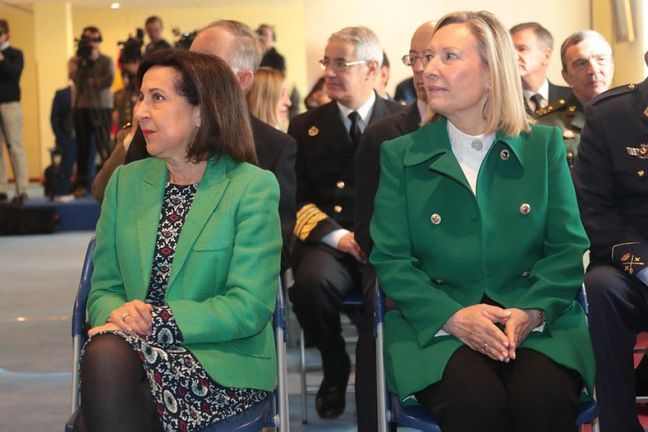 La ministra de Defensa, Margarita Robles, y la secretaria de Estado, Amparo Valcarce