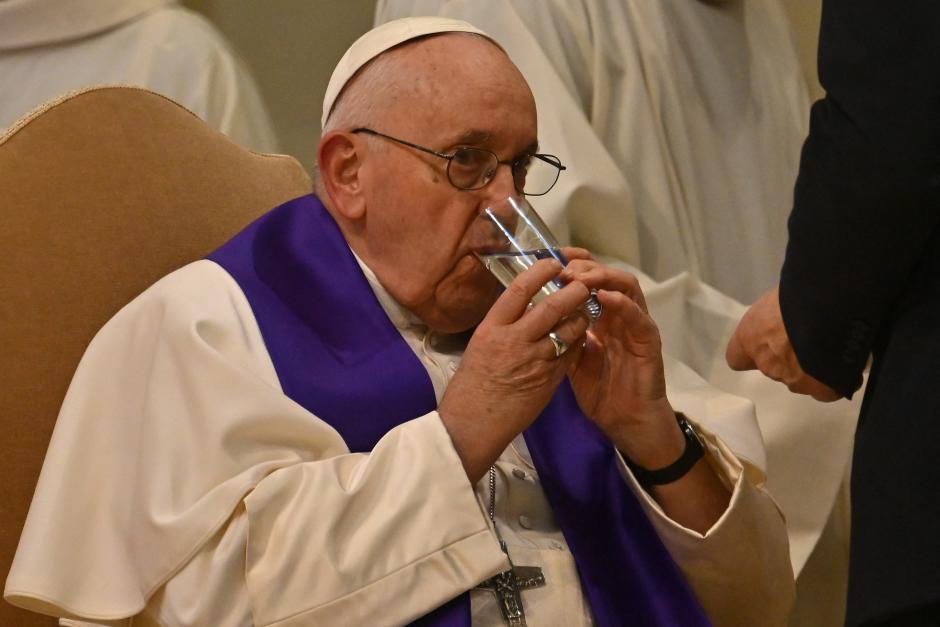 Pope Francis drinks a glass of water as he presides over the "24 Hours of the Lord" at the parish of Santa Maria delle Grazie al Trionfale, on March 17, 2023 in Rome. (Photo by Filippo MONTEFORTE / AFP)