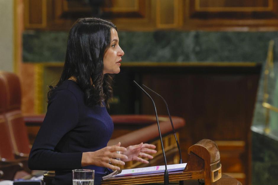La portavoz de Ciudadanos Inés Arrimadas interviene durante la segunda y última jornada del debate de la moción de censura