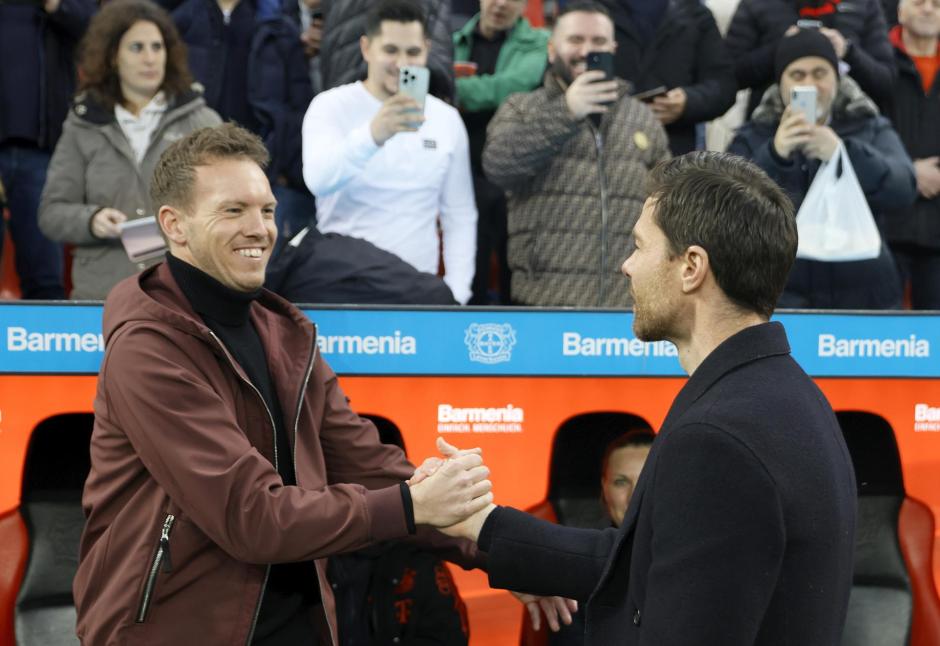 Julian Nagelsmann junto a Xabi Alonso, entrenador del Leverkusen