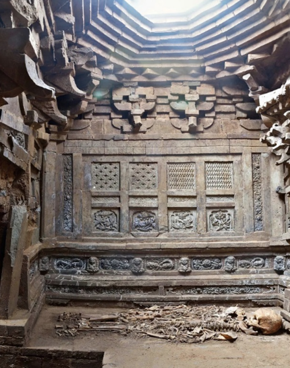 Paneles ornamentales tallados en la pared oeste de la tumba de la dinastía Jin