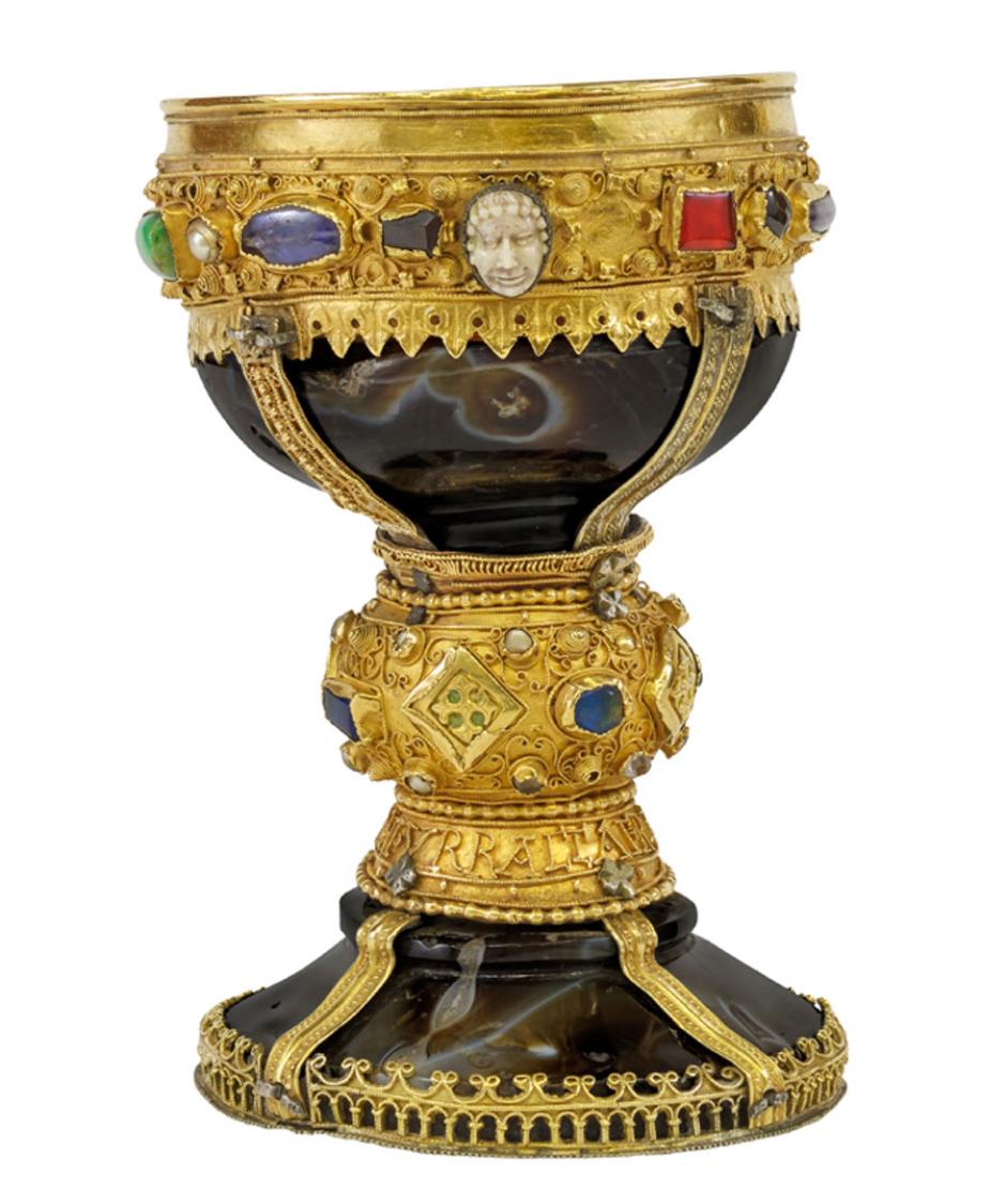 El cáliz de doña Urraca es una pieza de orfebrería románica donada a la infanta leonesa Urraca de Zamora (1033-1101), señora de Zamora e hija del rey Fernando I de León