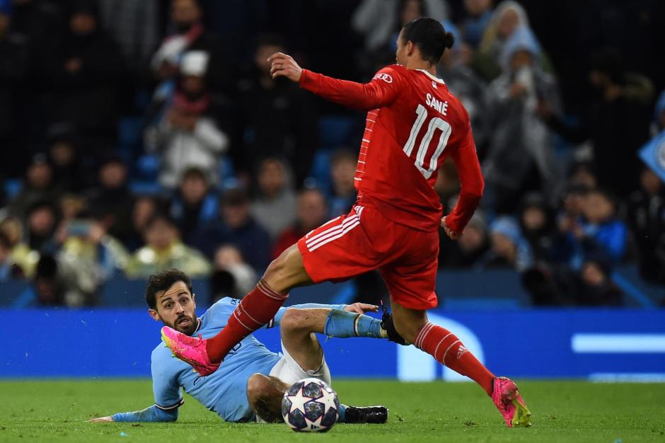 Leroy Sane y Bernardo Silva, durante los cuartos de final de Champions League