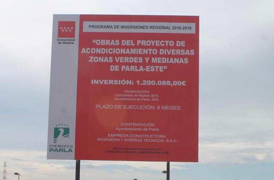 Cartel de la obra donde se ve que la Comunidad de Madrid es quien financia el 80% de la obra