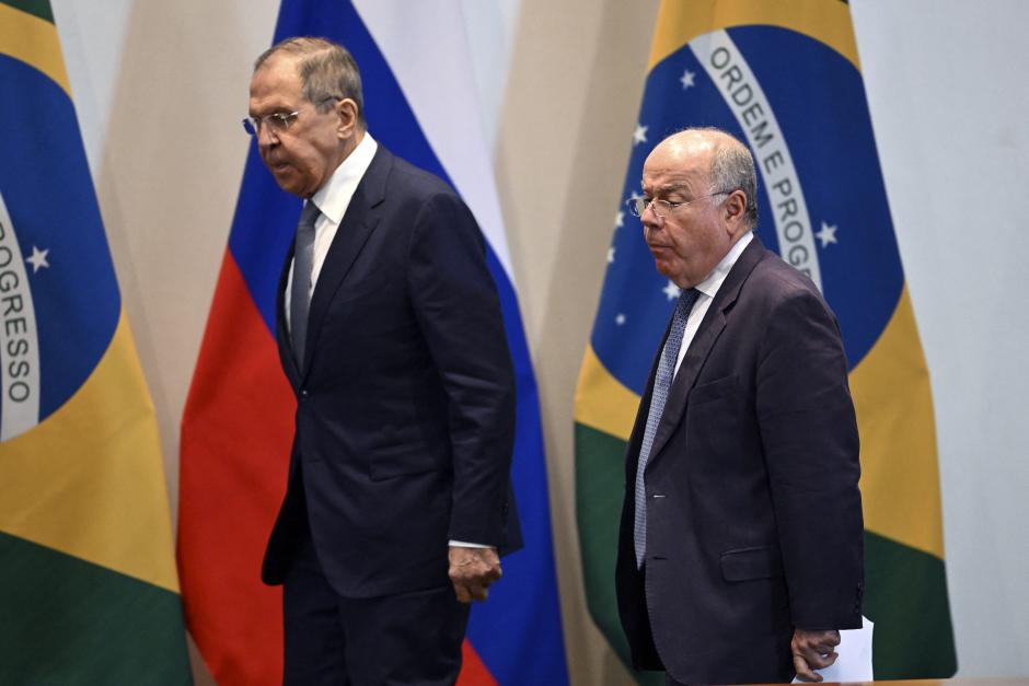 El ministro de Relaciones Exteriores de Rusia, Sergey Lavrov junto a su homólogo brasileño, Mauro Vieira en Brasilia