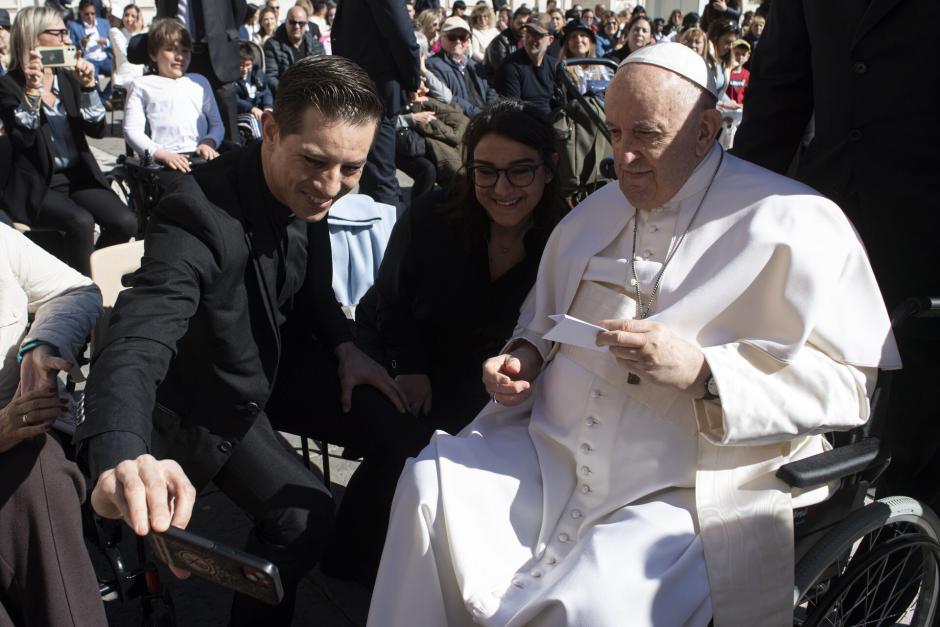 El padre Heriberto García junto al Papa Francisco