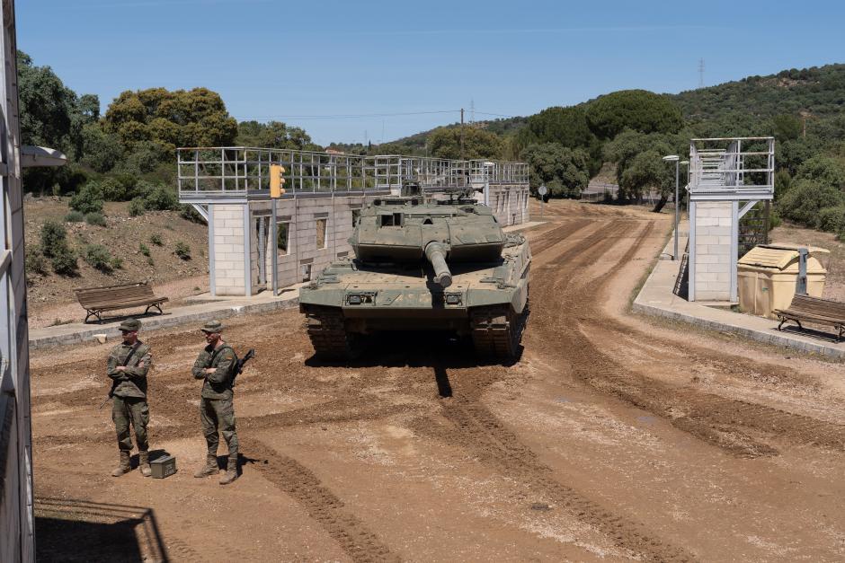 Maniobras del carro de combate Leopard, a 13 de abril de 2023, en Córdoba