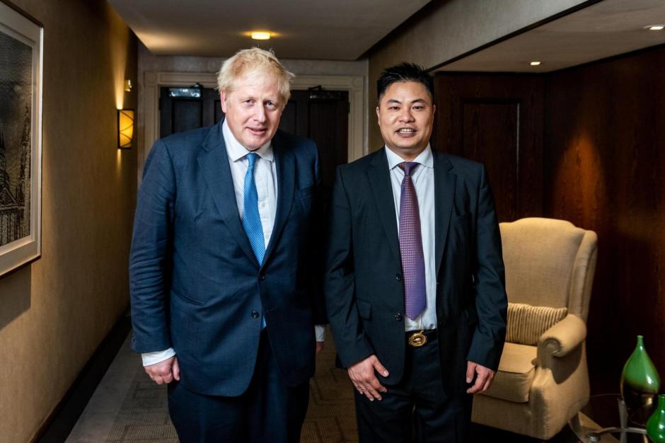 Ruiyou Lin cultivó contactos en el Partido Conservador y conoció a Boris Johnson