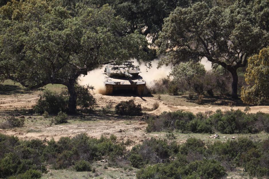 Maniobras militares con tanques Leopard