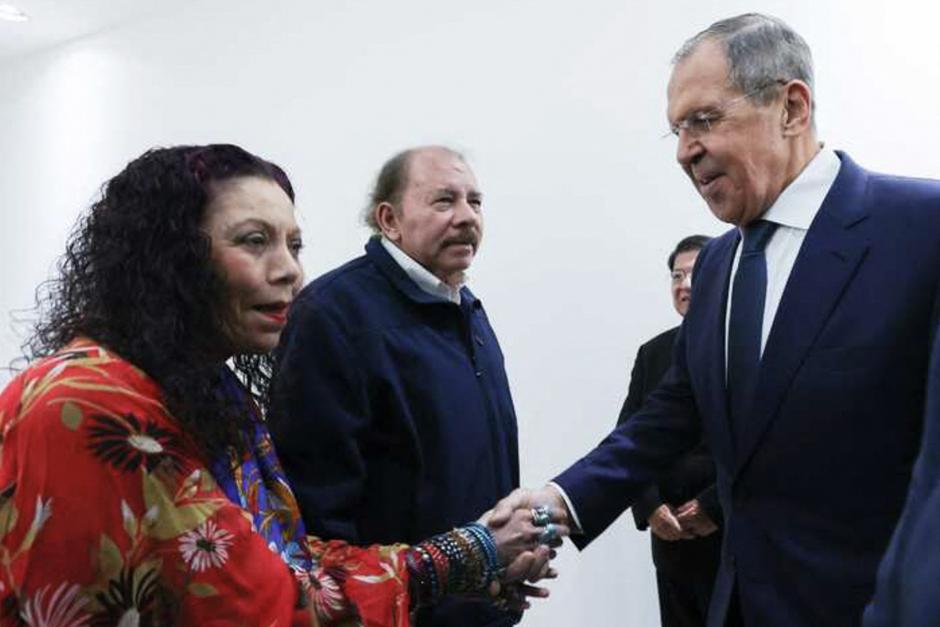 Sergei Lavrov es recibido en Managua por Daniel Ortega y su mujer (y vicepresidenta) Rosario Murillo