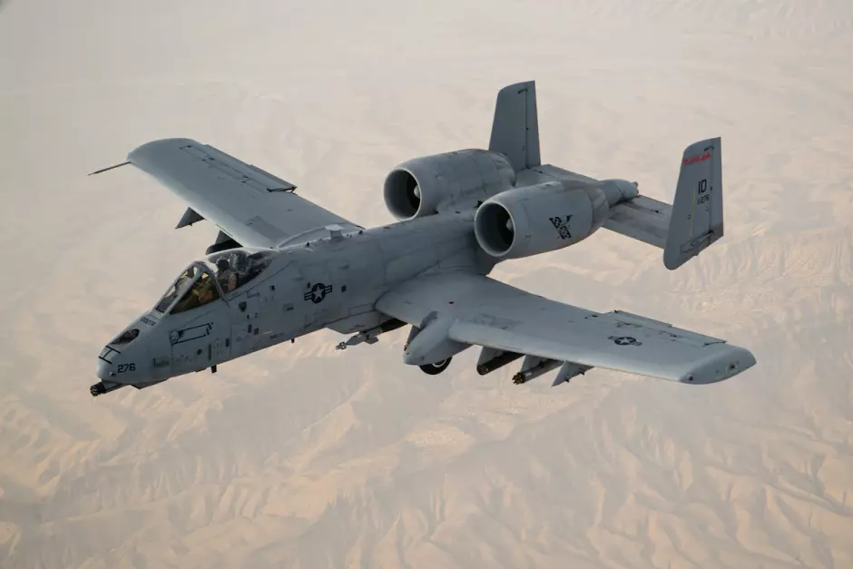 Un A-10 Thunderbolt II de la Fuerza Aérea de EE. UU. sobrevuela el área de responsabilidad del Comando Central de EE. UU. en apoyo de Operation Freedom's Sentinel, el 29 de junio de 2020