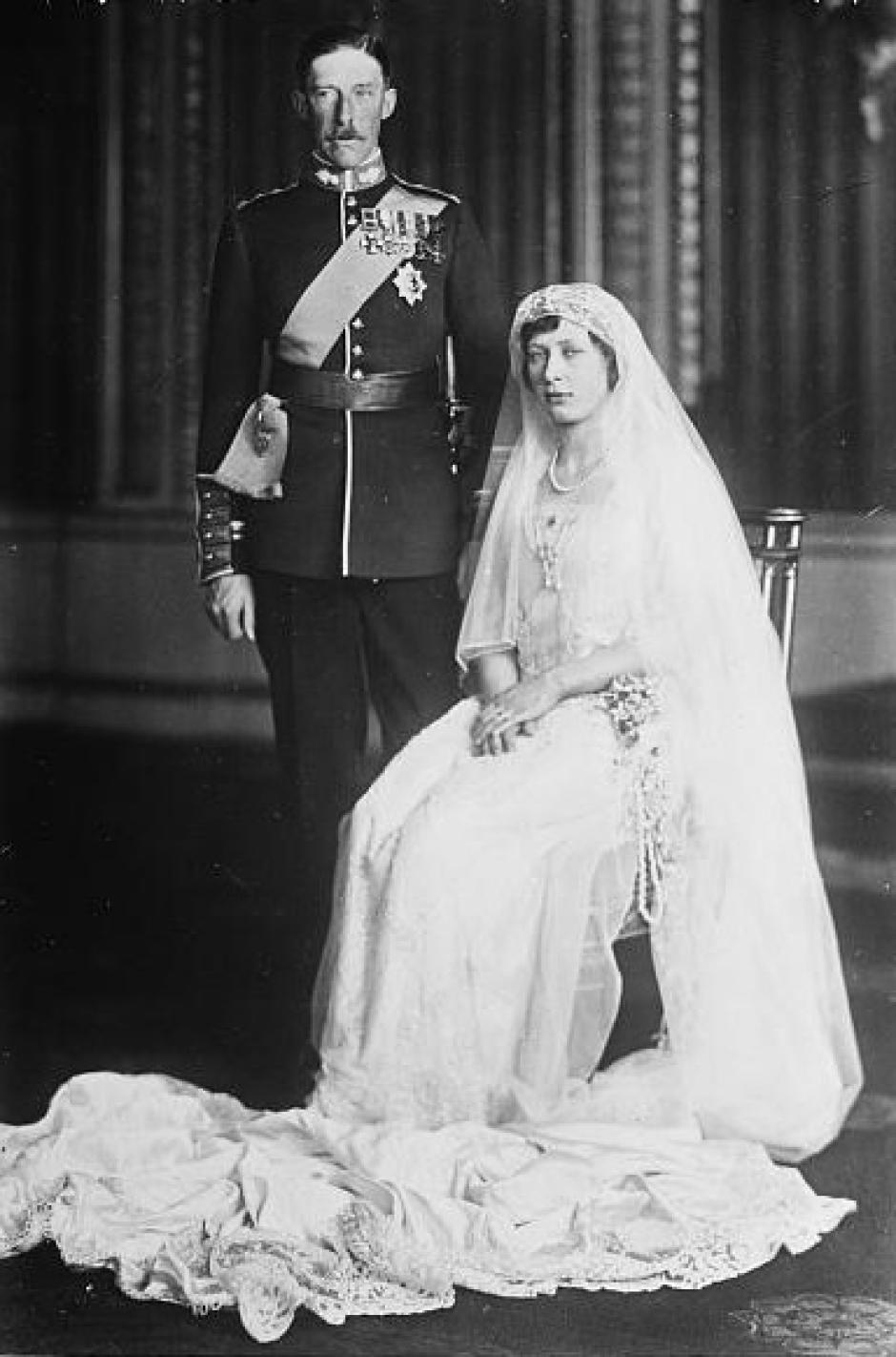 Un retrato de boda de 1922 de la princesa María y el vizconde Lascelles