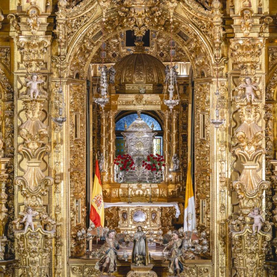 Altar mayor de la basílica de San Juan de Dios de Granada