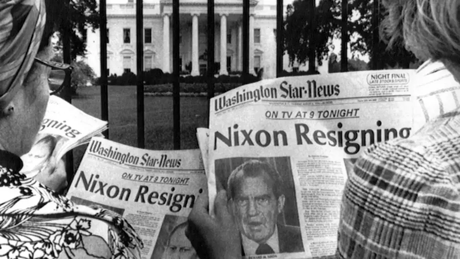 Los periódicos que anunciaban la dimisión del presidente Richard Nixon por el "escándalo Watergate"