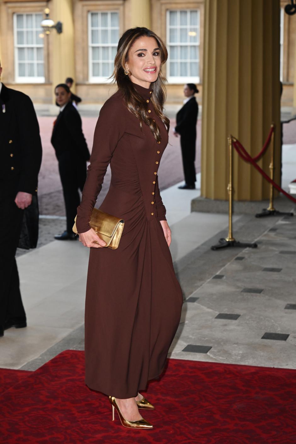 Rania de Jordania llega al Palacio de Buckingham