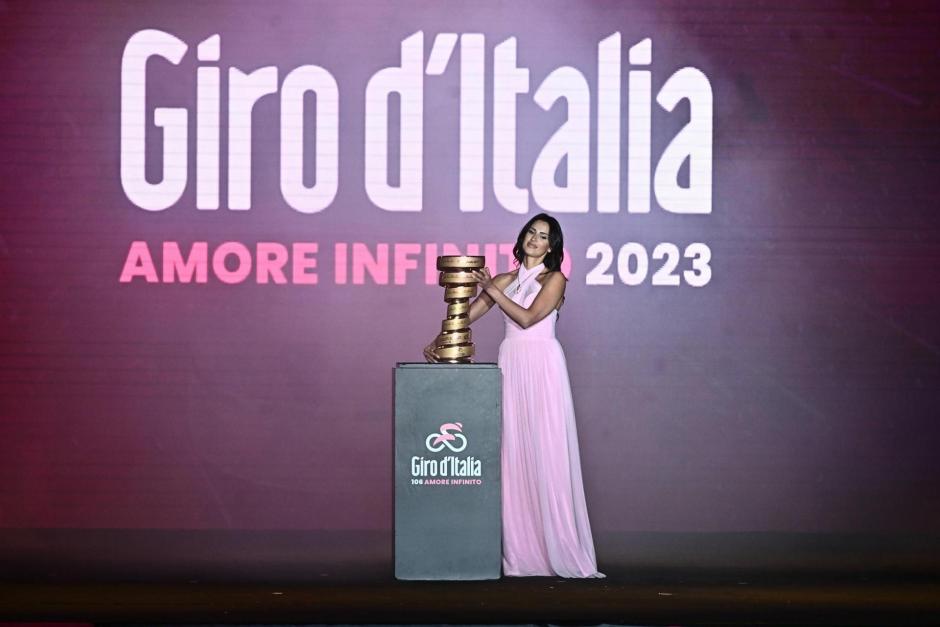 El trofeo 'Senza Fine' que recibirá el ganador del Giro