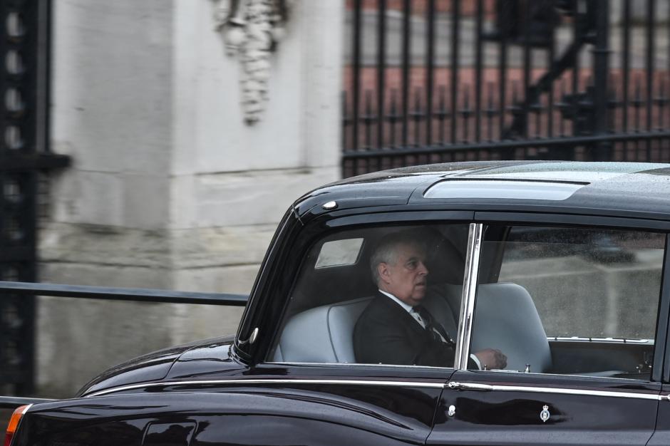 El Príncipe Andrés, en dirección a Westminster