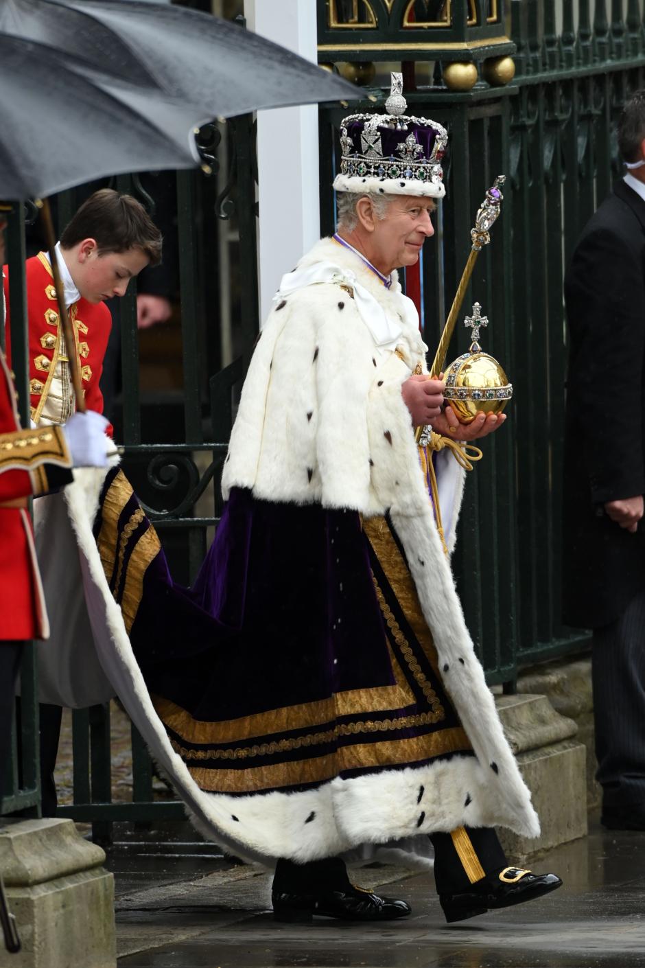El Rey Carlos III abandona la Abadía de Westminster