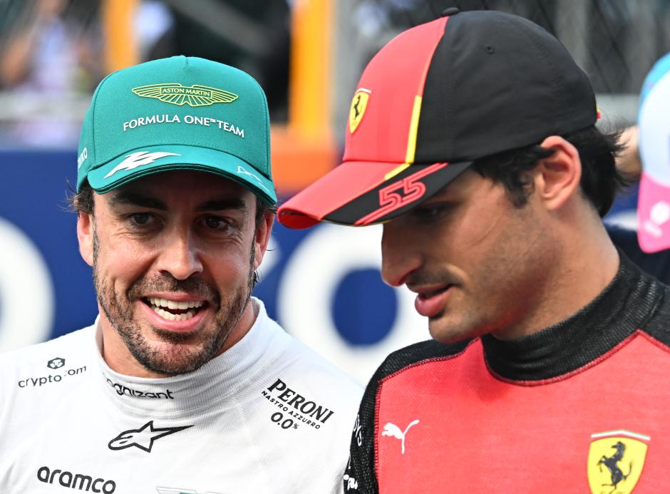 Alonso y Sainz conversan después de la clasificación en Miami