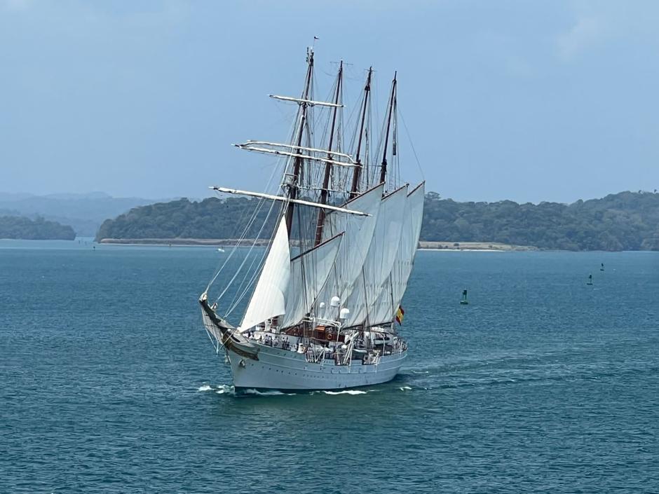 El Juan Sebastián de Elcano abandona Panamá para dirigirse a Miami
