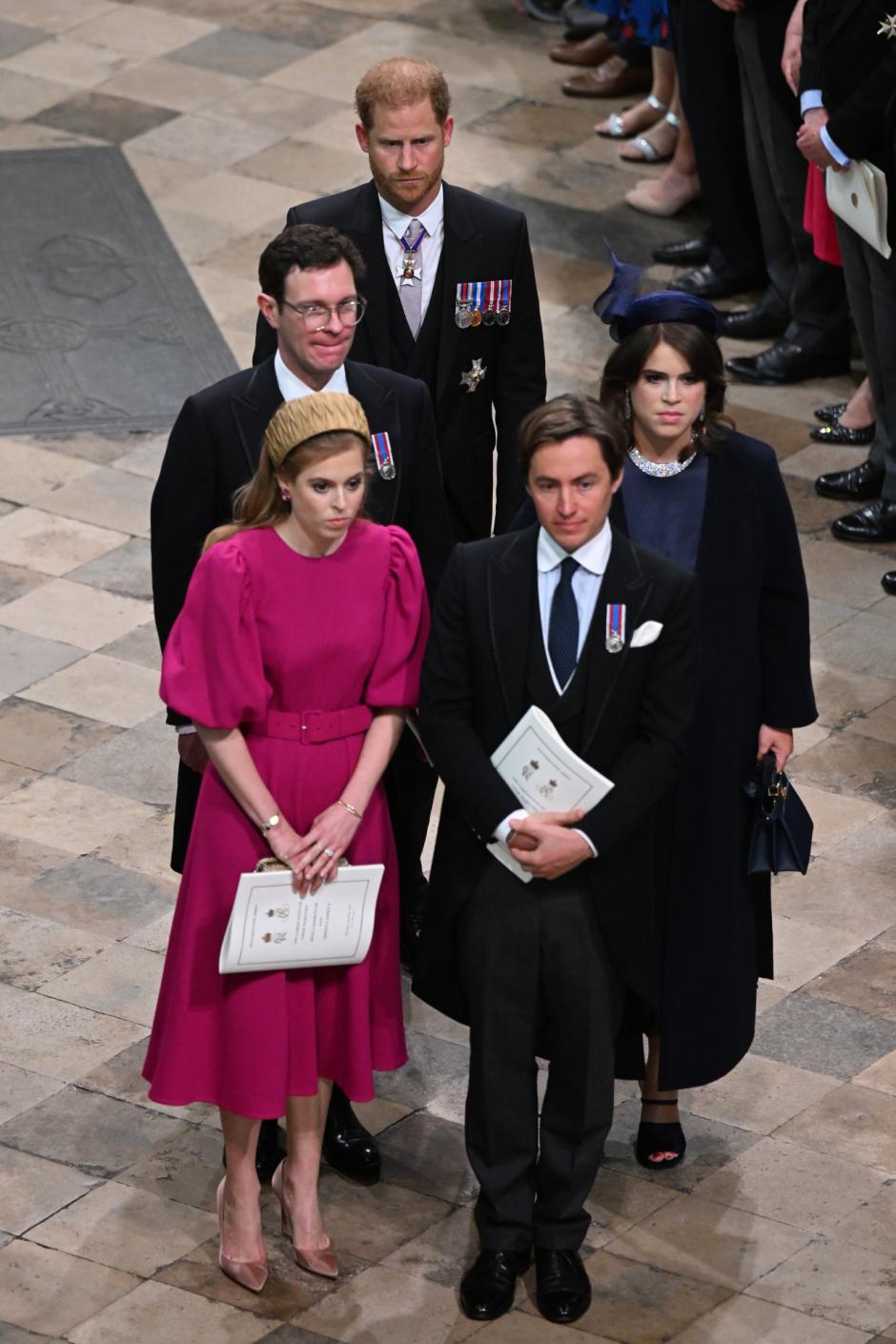 Beatriz de York entro en Westminster junto al Príncipe Harry