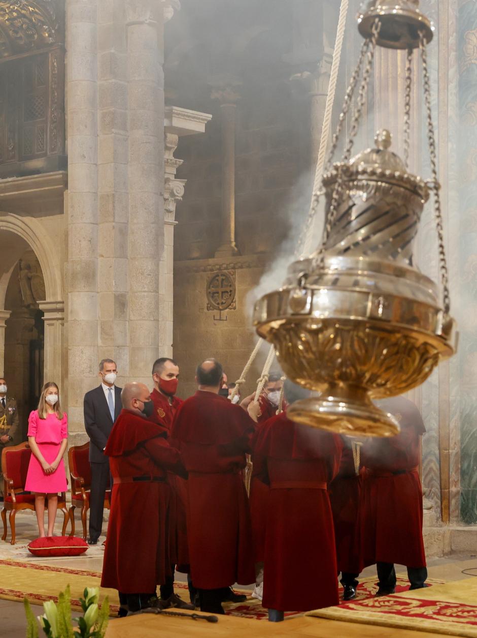 Spanish King Felipe VI with Princess of Asturias Leonor de Borbon during Santiago Apostle festivity act in Santiago de Compostela, A Coruña on Saturday, 25 July 2021.
En la foto botafumeiro