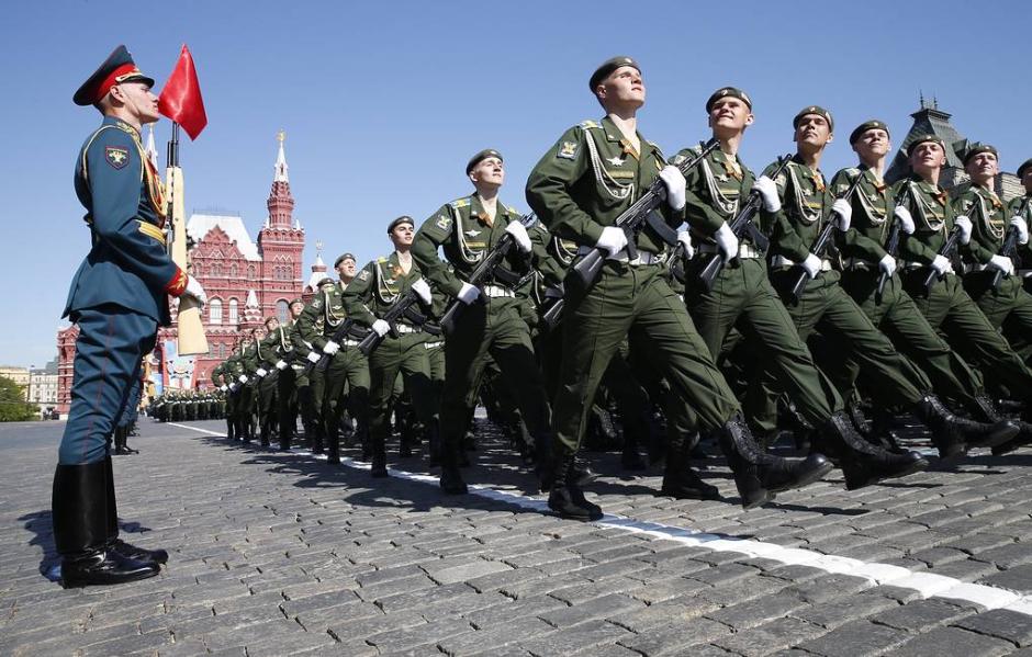 Desfile militar del Día de la Victoria en la plaza Roja de Moscú