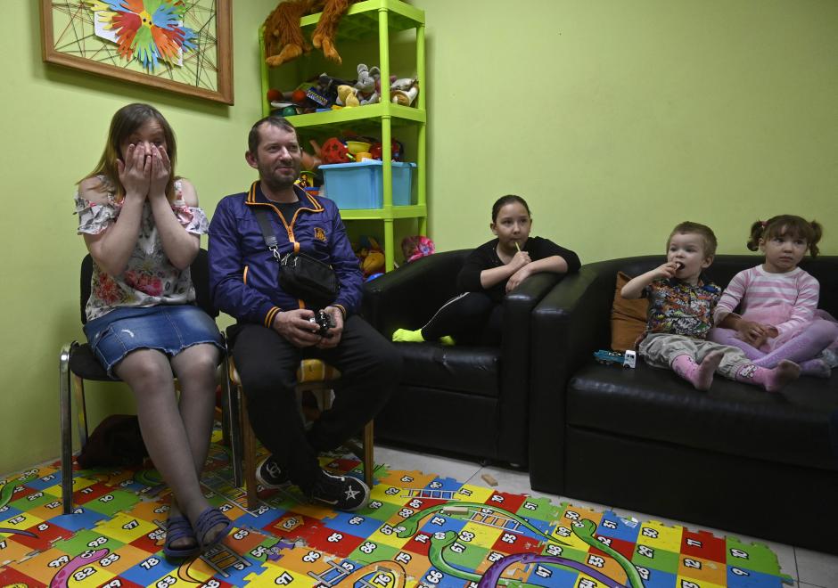 Vitaly Sorokin, su esposa Veronika y sus tres hijos viven ahora en Kiev, pero el miedo no desaparece