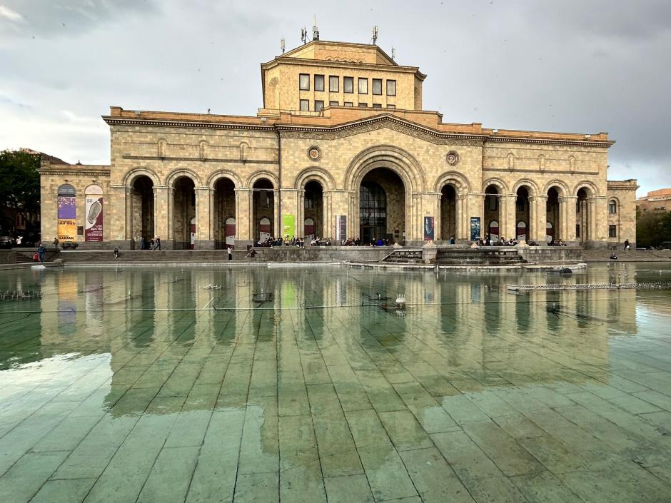 Plaza de la independencia en Erevan. Armenia