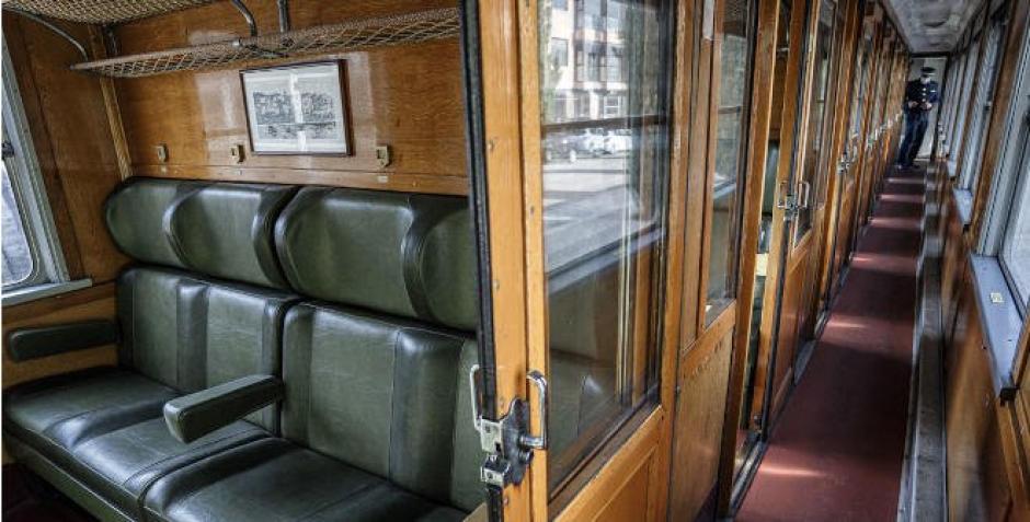 Uno de los vagones del Tren de la Fresa, con pasillo lateral